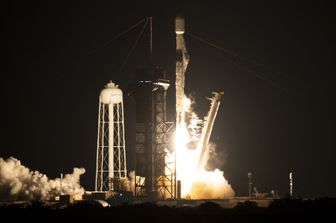 Lancio del razzo SpaceX Falcon 9 con la navicella spaziale IXPE della NASA presso il Kennedy Space Center in Florida&nbsp;