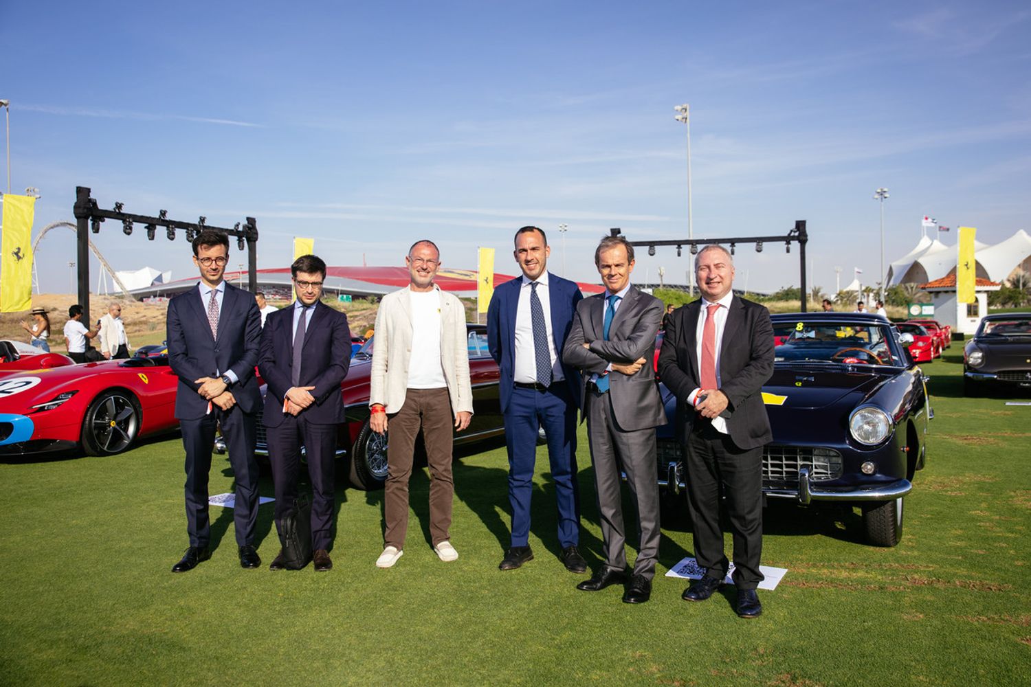 Expo Dubai, Manlio Di Stefano (al centro con la cravatta)