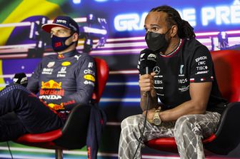 Max Verstappen e Lewis Hamilton