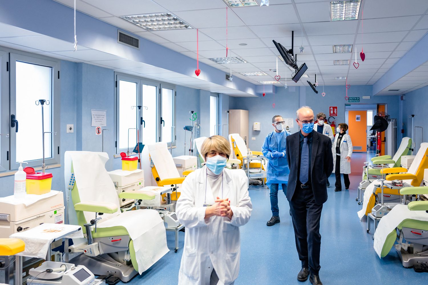 Luigi Lopalco in un centro vaccini in Puglia