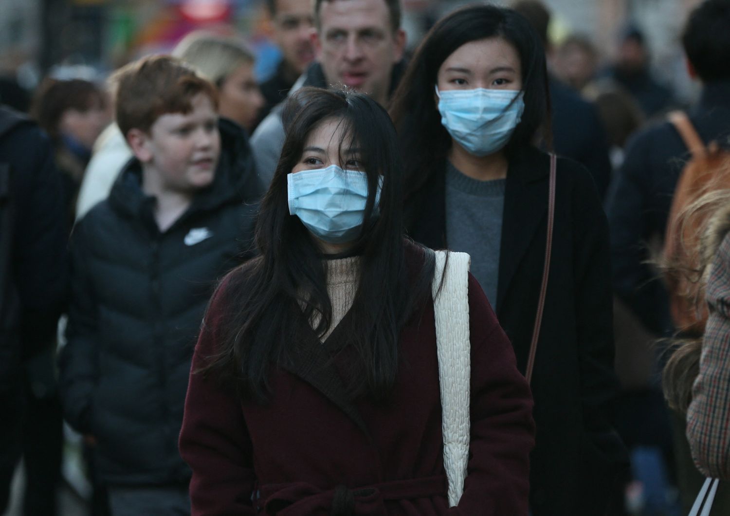 Tornano le mascherine nelle strade di Londra
