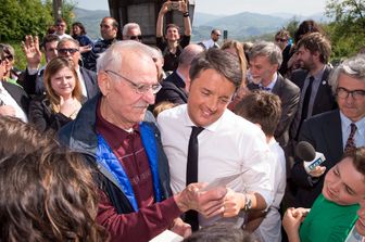 Franco Leoni Lautizi a celebrazioni 25 aprile con l'allora premier Matteo Renzi