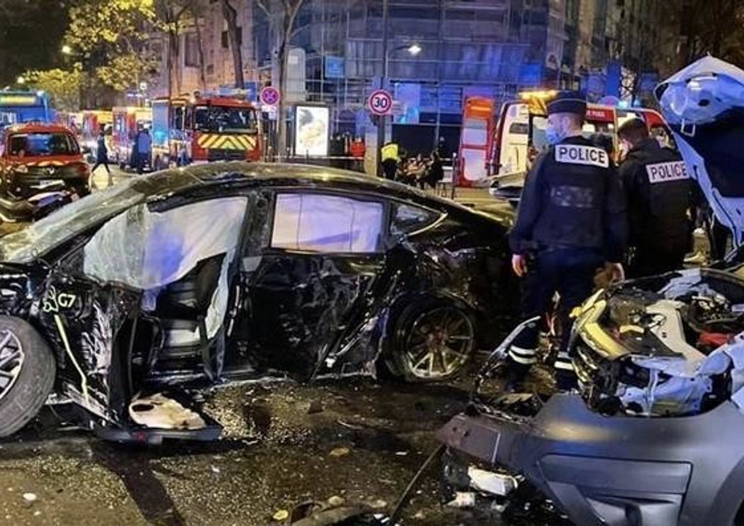 Parigi grave incidente Tesla