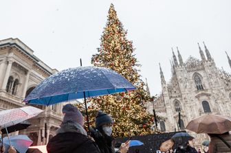 Neve a Milano in piazza Duomo