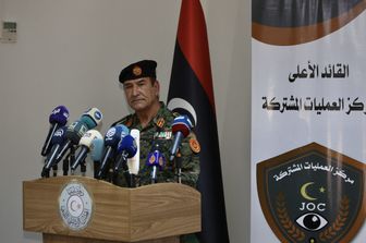 Libia milizie armate circondano palazzo governo
