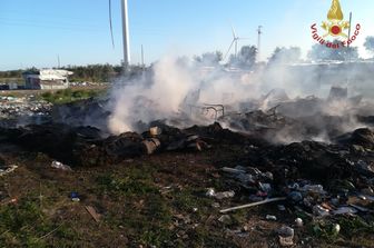 L'incendio nel campo nomadi di Stornara&nbsp;