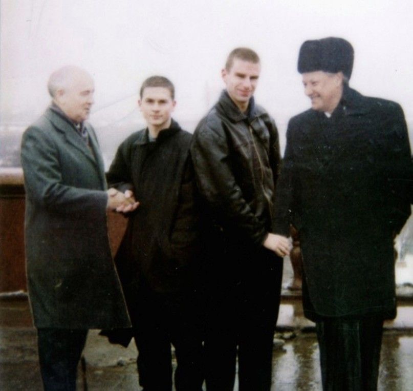 Da sinistra a destra: Mikhail Gorbaciov, Stephen Sorrell, Damon Murray e Boris Yeltsin nel 1992