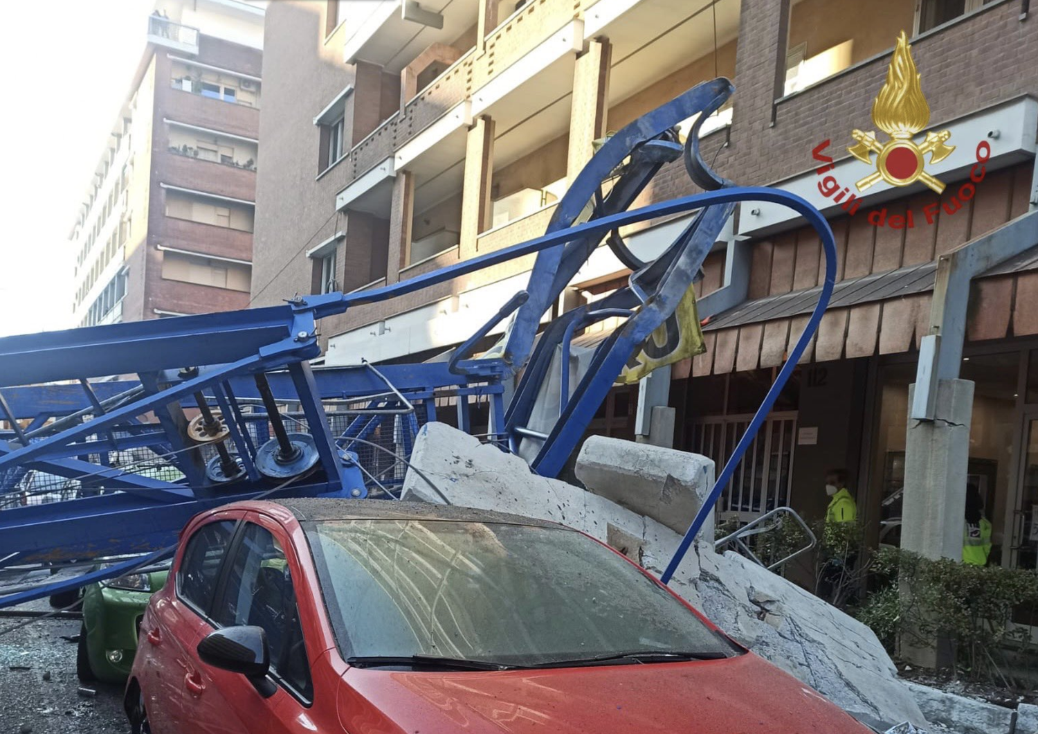 La gru crollata su un palazzo a Torino&nbsp;