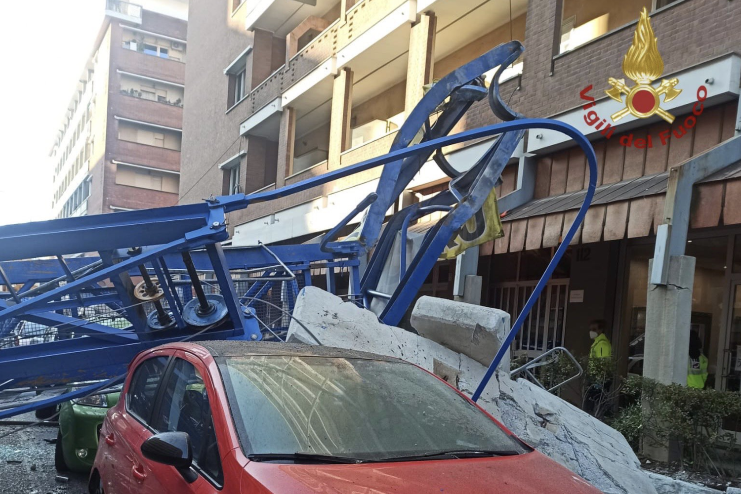 La gru crollata su un palazzo a Torino&nbsp;