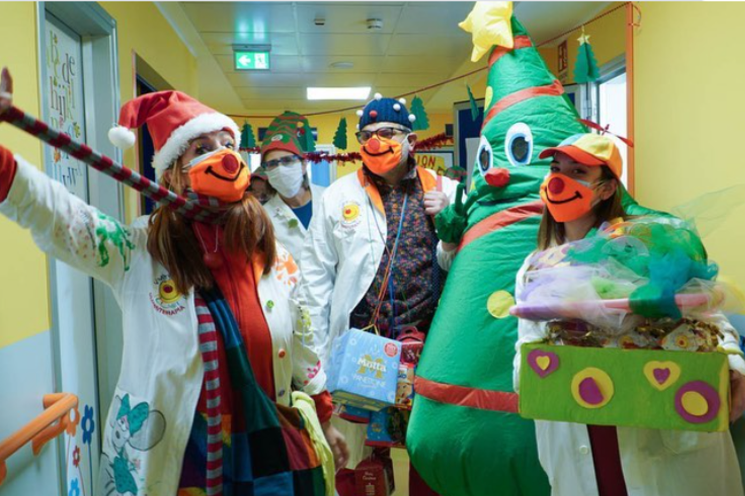 I volontari delle associazioni nei reparti del Policlinico di Bari&nbsp;