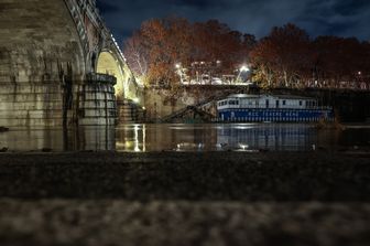 viaggio nozze precipita lungotevere grave americana