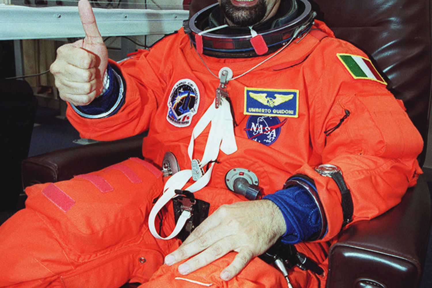 L'austronauta Umberto Guidoni prima di una misssione sulla Stazione spaziale internazionale &nbsp;