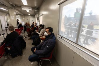 Sala di attesa in un centro vaccini di Milano&nbsp;