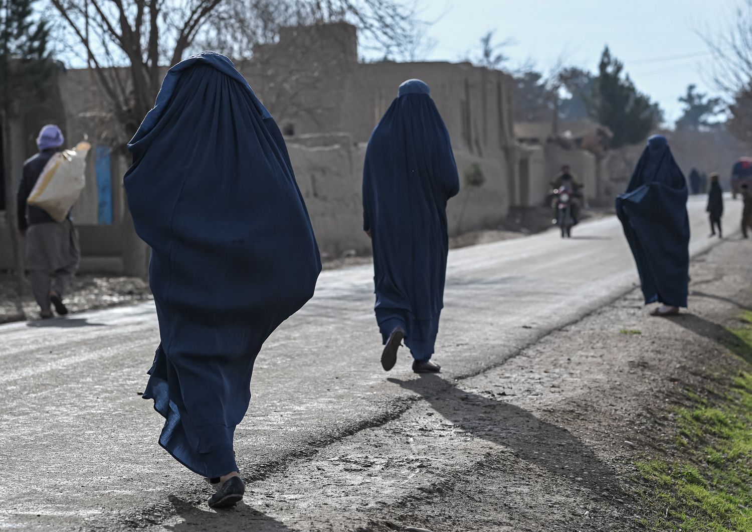 Donne con il burqa in Afghanistan