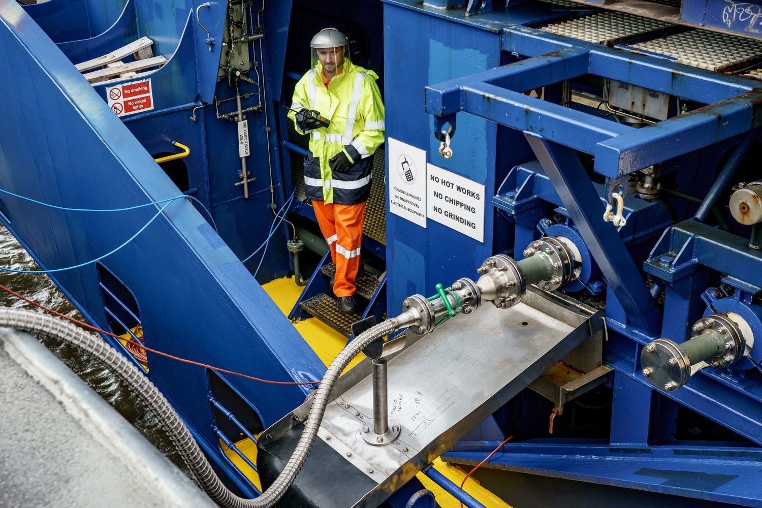 Rifornimento di GNL su una nave portacontainer &nbsp;