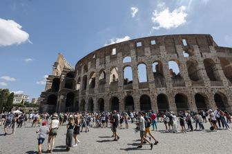 Turisti al Colosseo &nbsp;