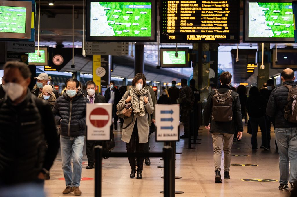 Pendolari in stazione&nbsp;