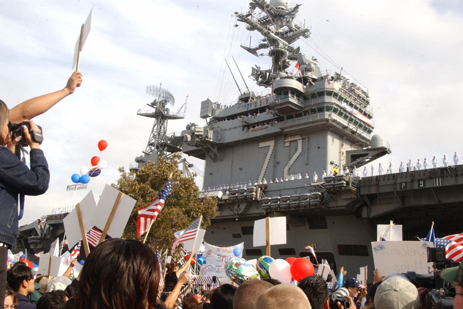 La portaerei USS Abrham Lincoln