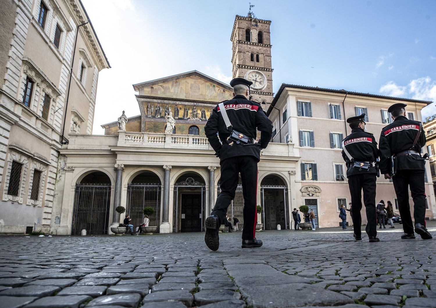 Carabinieri a Trastevere