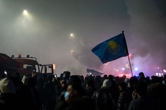 protesta dilaga kazakistan governo dimette