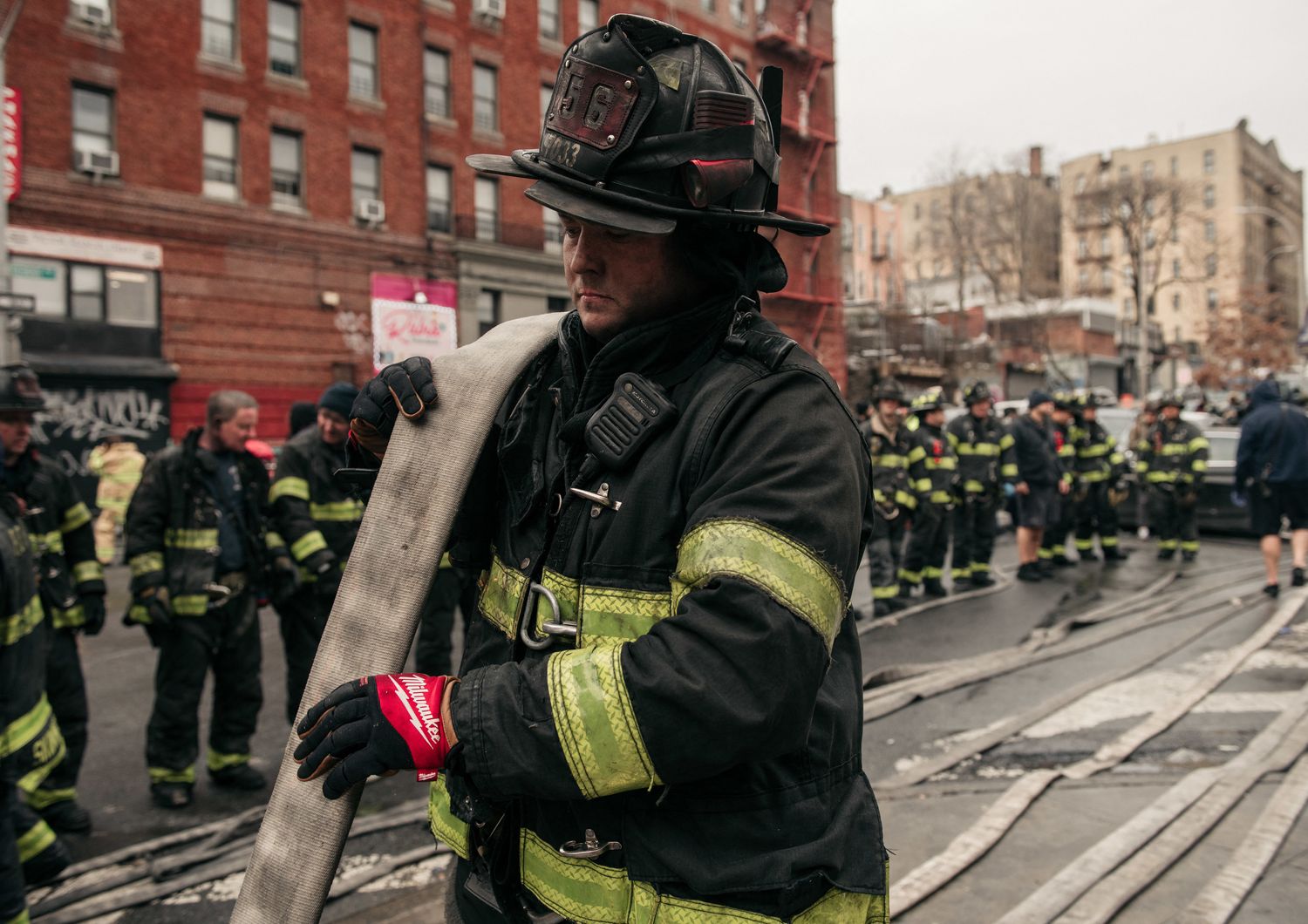 maxi incendio bronx new york morti bambini