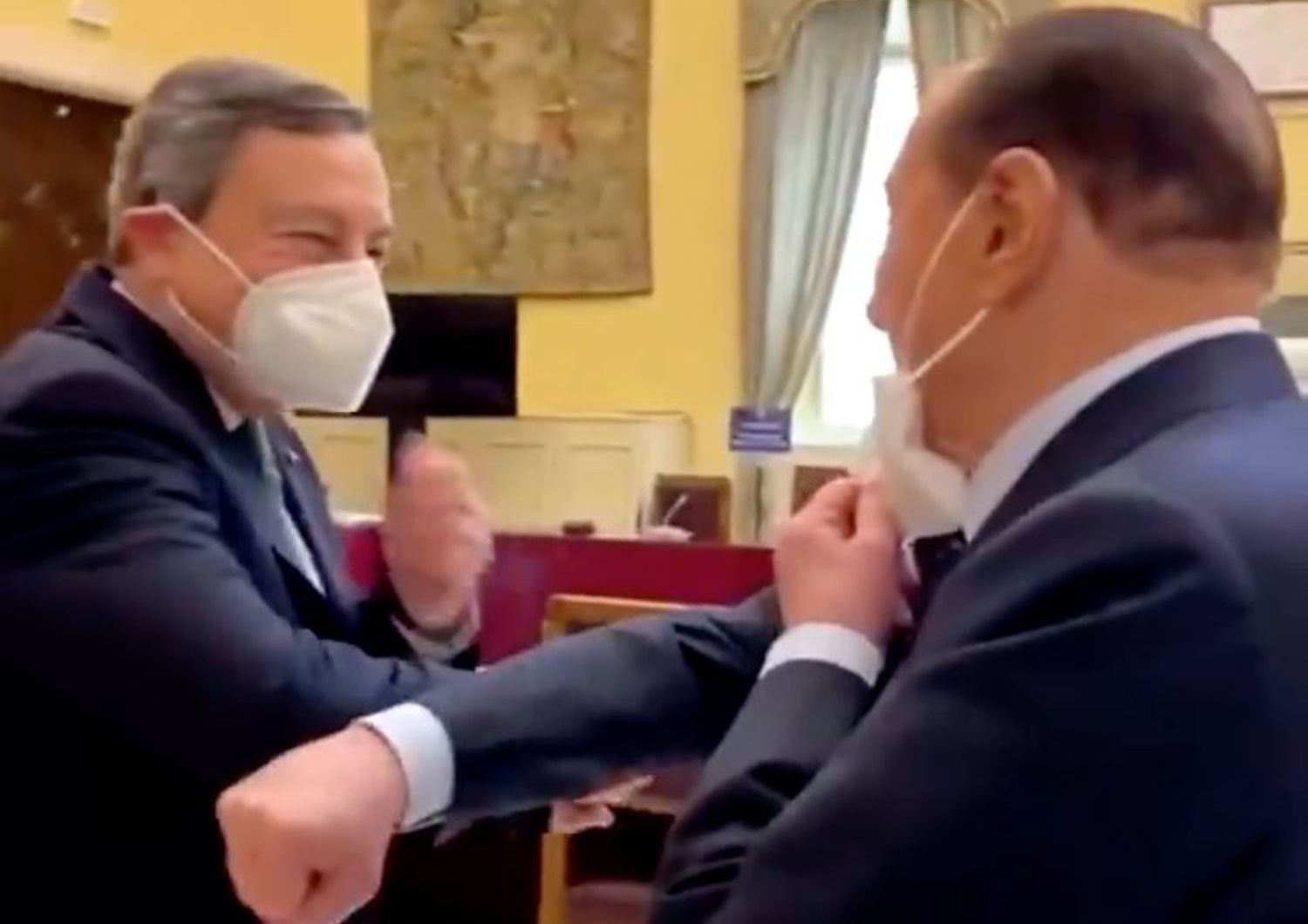 Draghi e Berlusconi durante le consultazioni per la formazione del governo a febbraio 2021