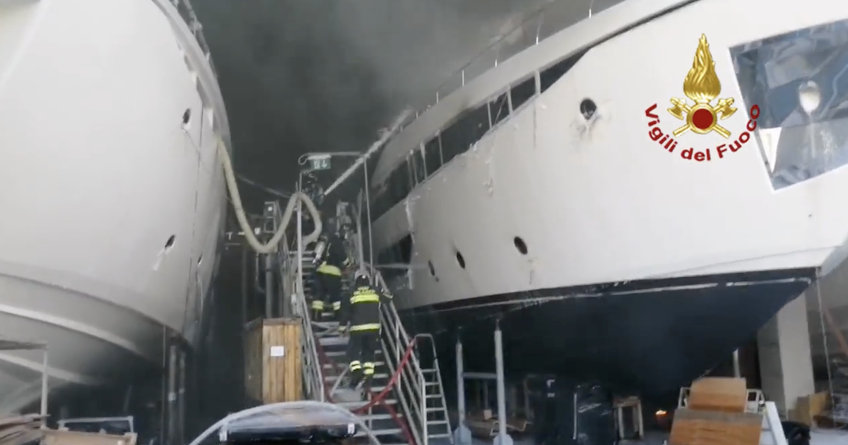 ferretti yacht incendio