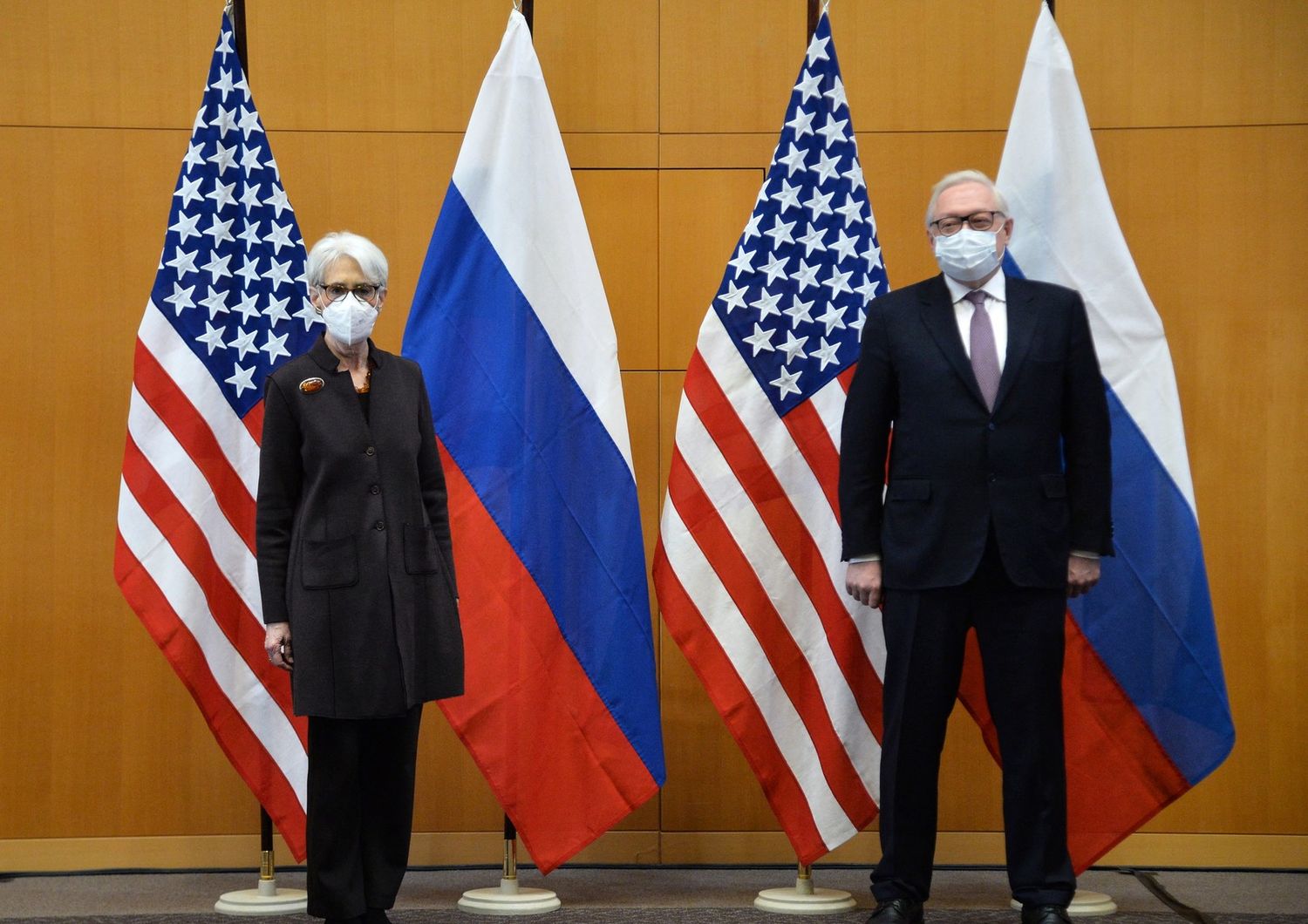 Il vice segretario di Stato Usa Wendy Sherman e il vice ministro degli Esteri russo Sergei Ryabkov