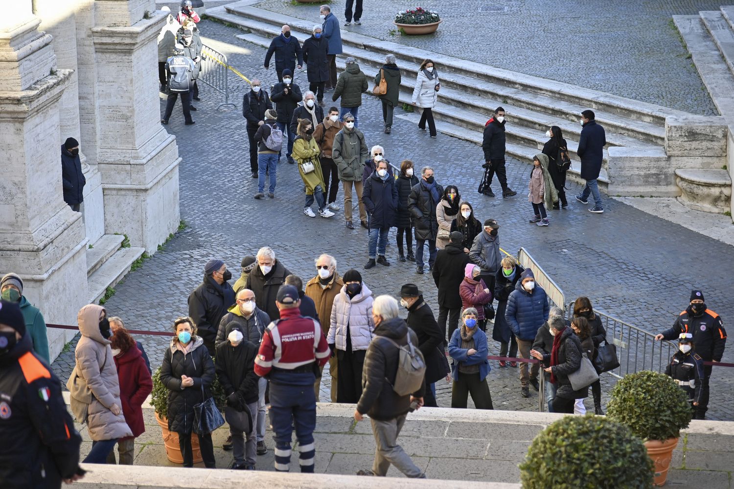 Cittadini in fila per l'ultimo omaggio a David Sassoli