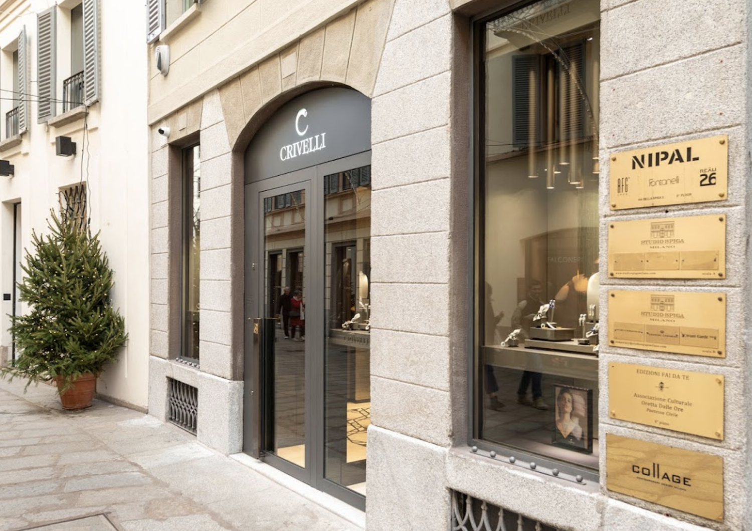 La gioielleria rapinata in via della Spiga