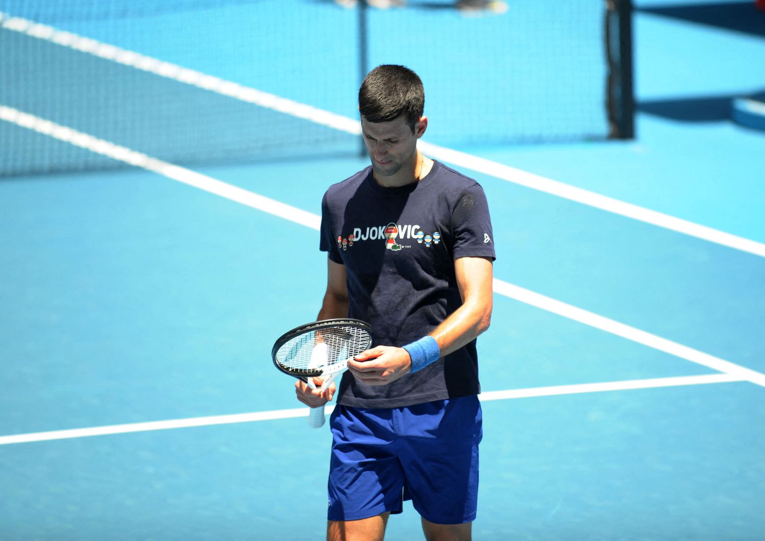 Novak Djokovic durante gli allenamenti a Melbourne