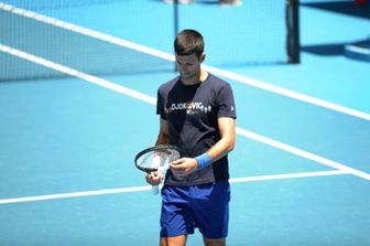 Novak Djokovic durante gli allenamenti a Melbourne