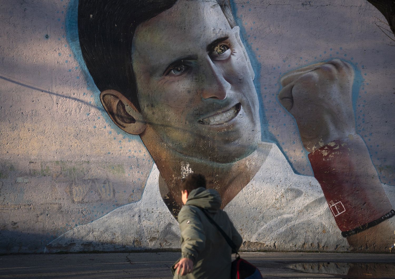 Un murales raffigurante Novak Djokovic
