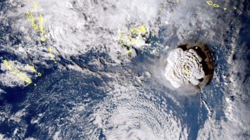 L'eruzione del vulcano sottomarino a Tonga