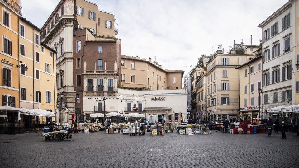 Roma svuotata dal dilagare della variante Omicron - Campo de' Fiori