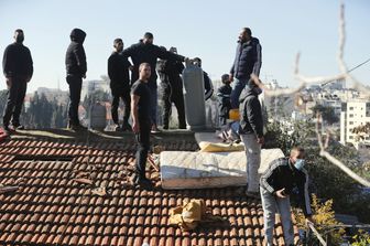 la famiglia palestinese sul tetto dell'abitazione &nbsp;Sheikh Jarrah