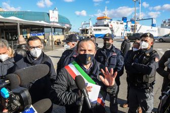 Cateno De Luca protesta contro l'obbligo del Green pass per attraversare lo Stretto di Messina&nbsp;