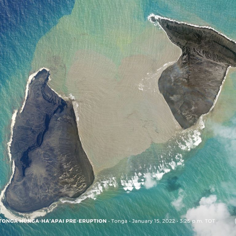 Immagine satellitare del disastro causato dall'eruzione vulcanica a Tonga&nbsp;