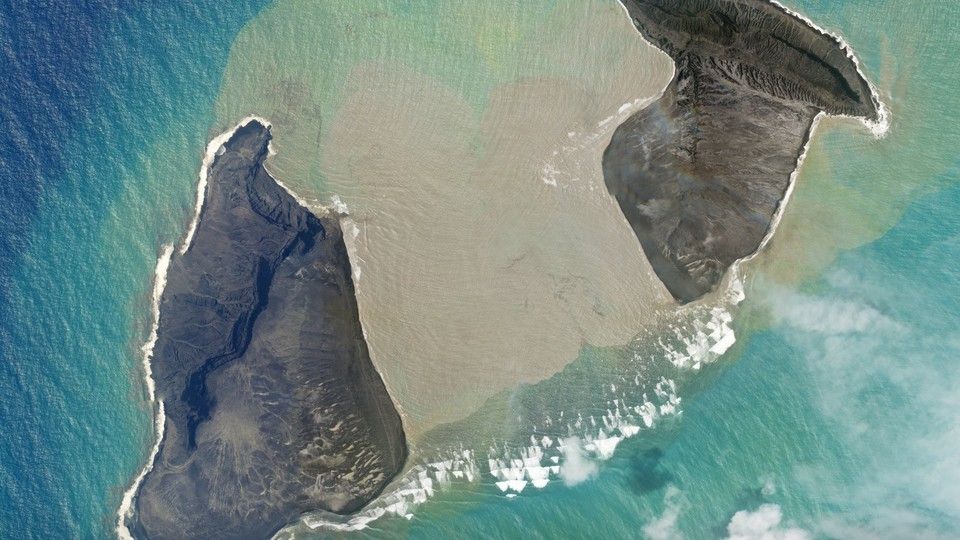 Immagine satellitare del disastro causato dall'eruzione vulcanica a Tonga&nbsp;