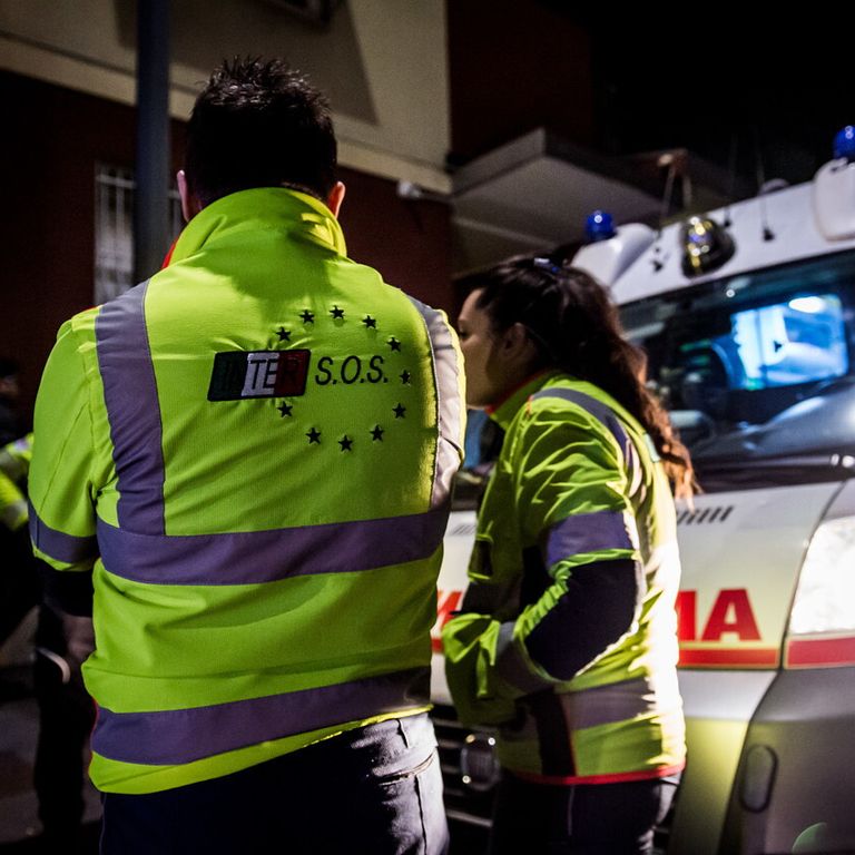 Un'ambulanza intervenuta sul luogo di un incidente sul lavoro