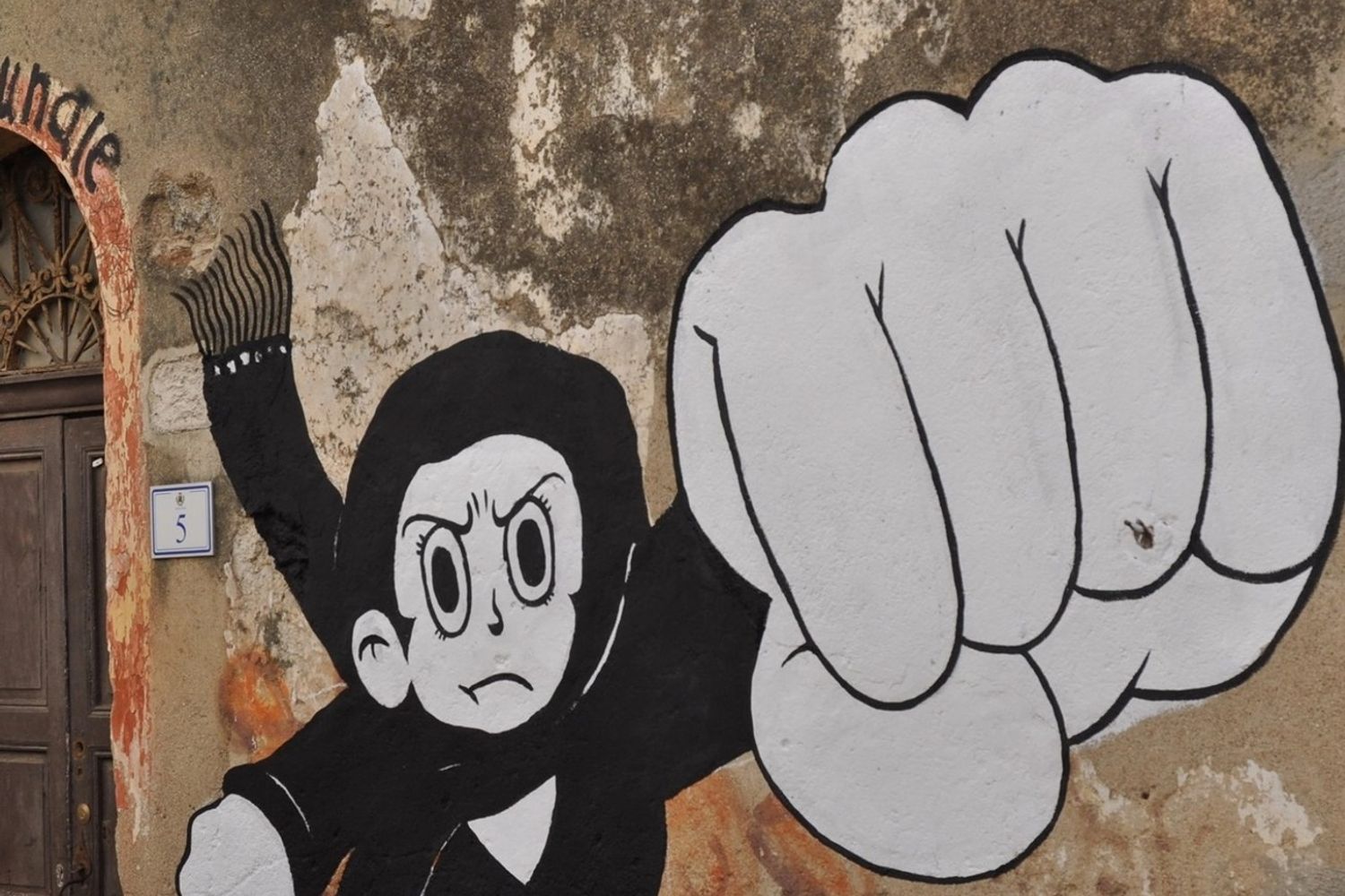 Un'immagine del murale dedicato a Paskedda Zau