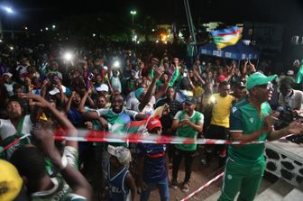Tifosi del Comore esultano per la rete contro il Camerun&nbsp;