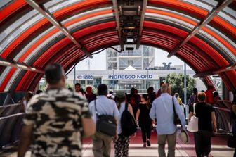 La folla di partecipanti al concorso per navigator