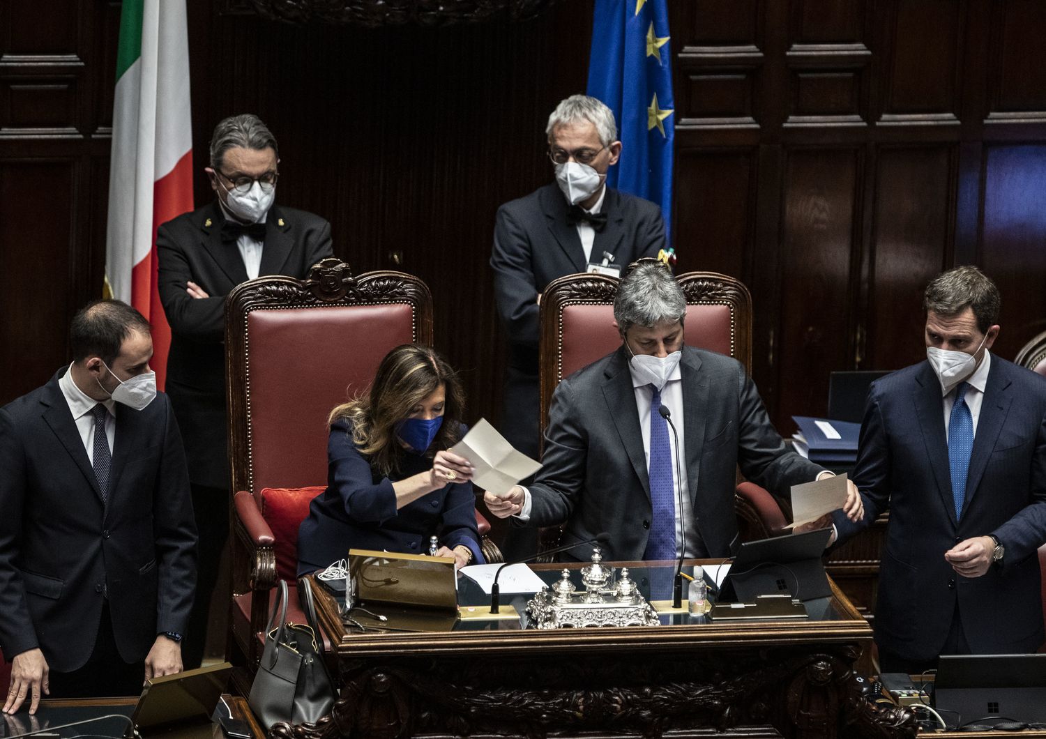 Il presidente della Camera Roberto Fico e il presidente del Senato Maria Elisabetta Casellati&nbsp;