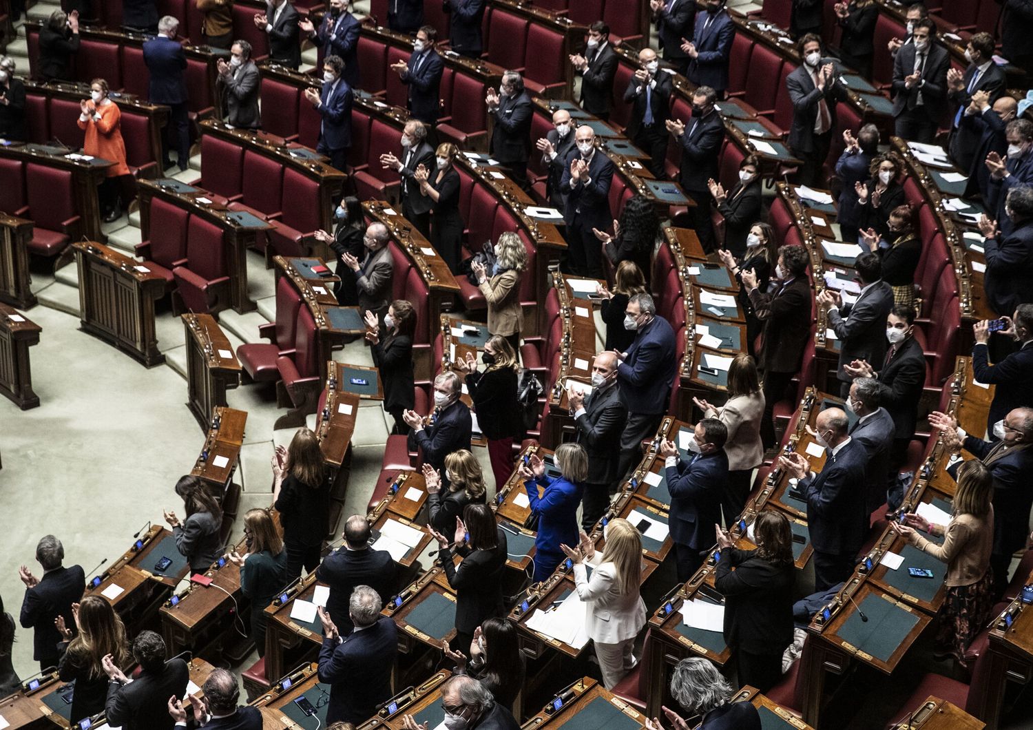L'applauso dell'Aula di Montecitorio in seduta comune al momento dell'elezione del Presidente della Repubblica&nbsp;