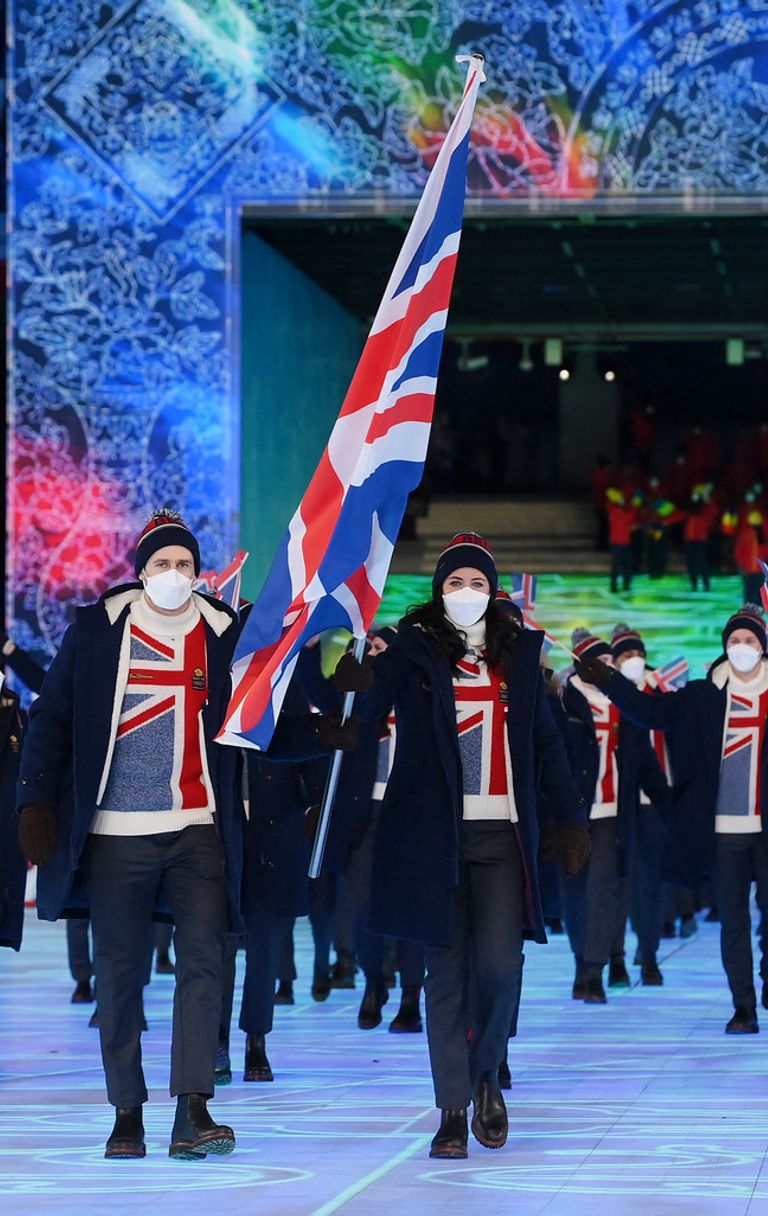 La sfilata delle nazioni in gara ai Giochi invernali di Pechino