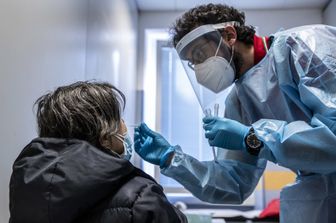 Tamponi covid 19 nella sede della Croce Rossa a Roma&nbsp;