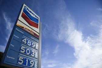I prezzi della benzina, dollari per gallone (1 gallone &egrave; pari a 3,78 litri)