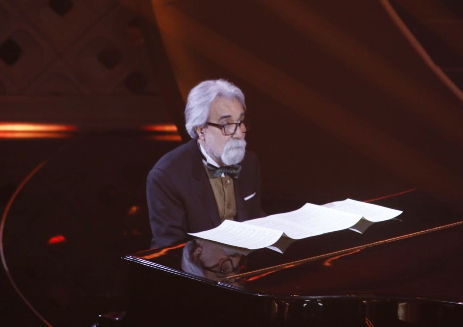 Sanremo Vessicchio applausi cori