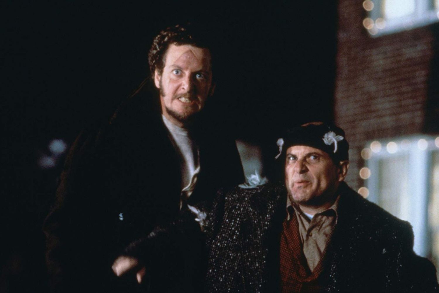 I ladri imbranati di 'Mamma ho perso l'aereo' in un frame del film